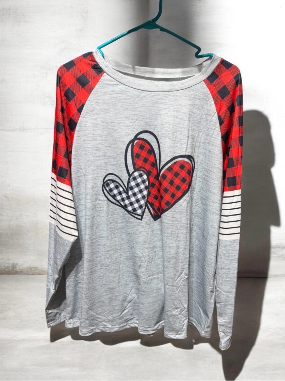 Women’s Gray Long-Sleeve Heart Raglan Top with Red Plaid Sleeves NIP/NWOT